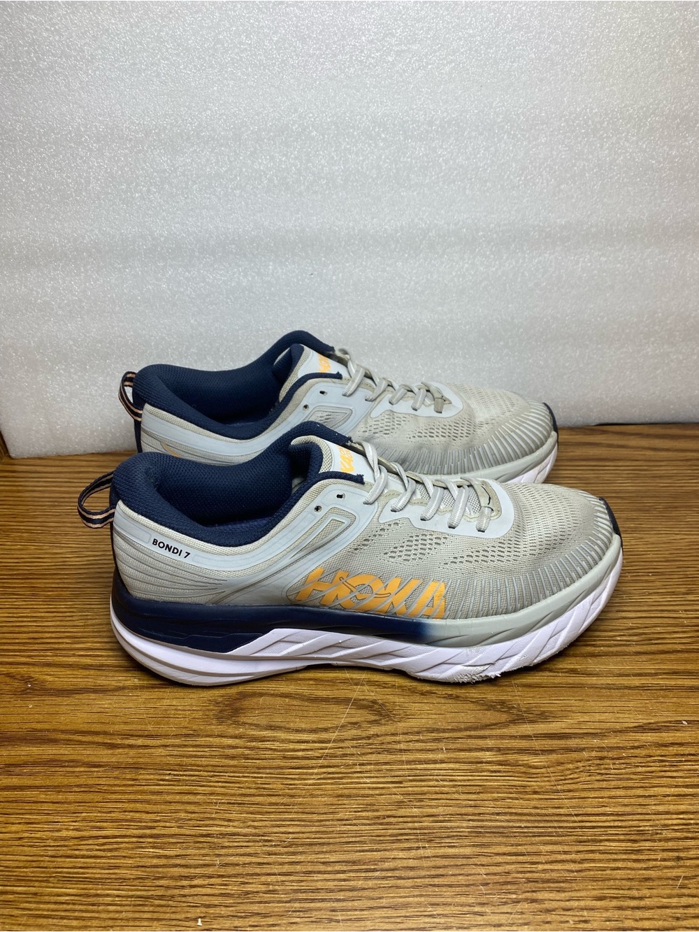 Hoka One One Bondi 7 Running Shoes Womens Size 10.5 B Gray Navy Blue Cushioned